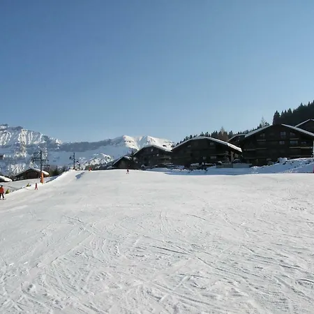 Hameau Des Pistes - Ski-in And Ski-out Apartment